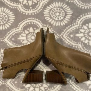 Breckelles Peep toe sandals